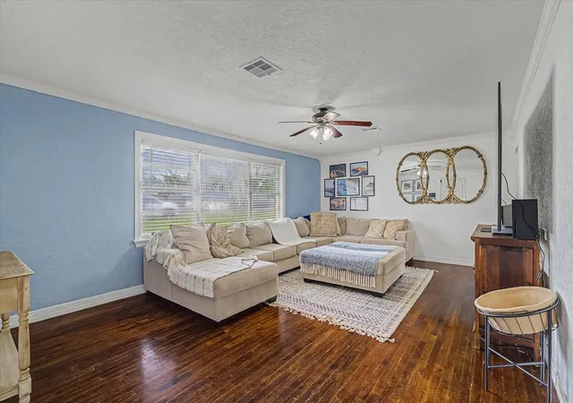 4th image of 106 N Mahan St, Richwood, TX 77531 | MLS# 32802822
