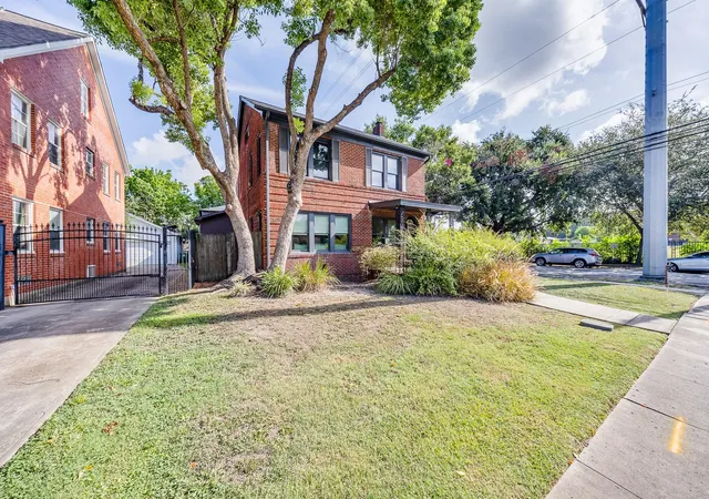 Photo 2 of Single family home for sale at 1900 Hawthorne St, Houston, TX 77098 | MLS# 50882324 | Listing updated on 2026-09-11