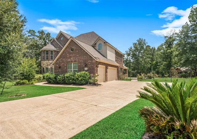 Photo 2 of Single family home for sale at 5 Copper Cvs, Conroe, TX 77304 | MLS# 27704767 | Listing updated on 2026-09-05