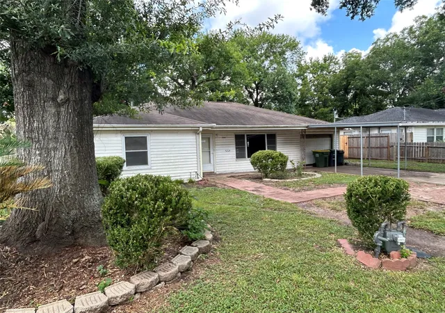3rd image of 210 Baker Dr, Tomball, TX 77375 | MLS# 17033116