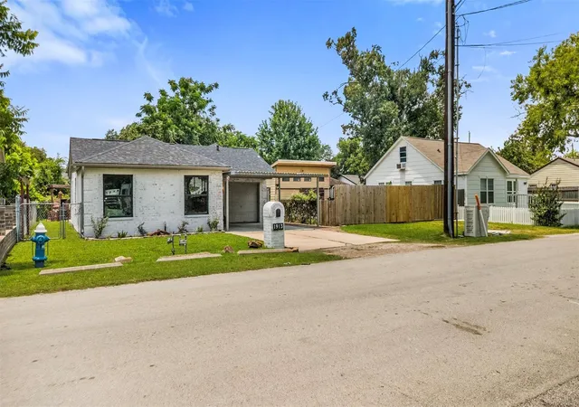 Photo 2 of Single family home for sale at 1913 Thonig Rd, Houston, TX 77055 | MLS# 73888861 | Listing updated on 2026-08-26