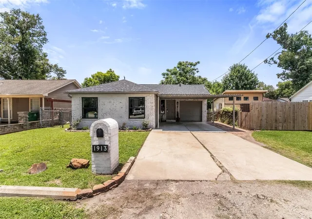 Photo 3 of Single family home for sale at 1913 Thonig Rd, Houston, TX 77055 | MLS# 73888861 | Listing updated on 2026-08-26