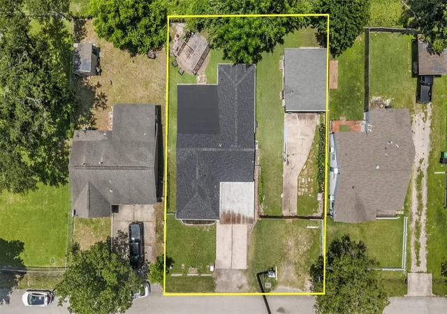 Photo 3 of Single family home for sale at 1913 Thonig Rd, Houston, TX 77055 | MLS# 73888861 | Listing updated on 2026-08-26