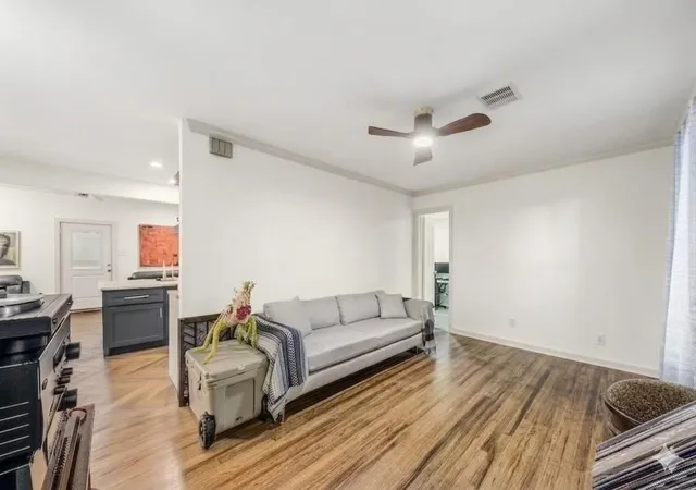 Photo 4 of Single family home for sale at 1913 Thonig Rd, Houston, TX 77055 | MLS# 73888861 | Listing updated on 2026-08-26