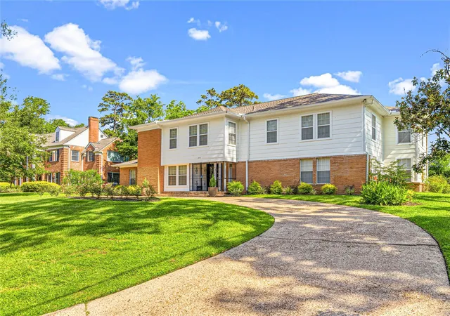 Photo 1 of Sale Pending at 3449 N Parkwood Dr, Houston, TX 77021 | MLS# 33091186 | Listing updated on 2026-09-09