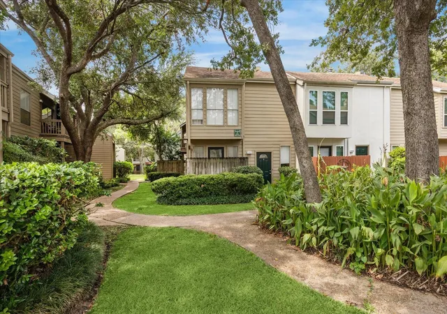 Photo 12 of Condo for sale at 2100 Tanglewilde St #428, Houston, TX 77063 | MLS# 50799720 | Listing updated on 2026-10-08