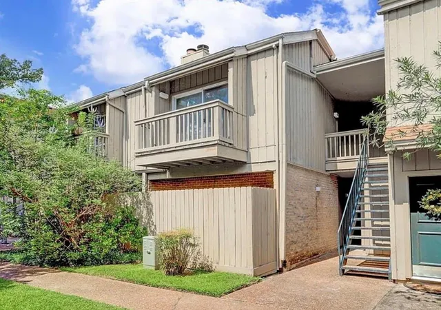 Condo for sale at 2100 Tanglewilde St #428, Houston, TX 77063 | MLS# 50799720