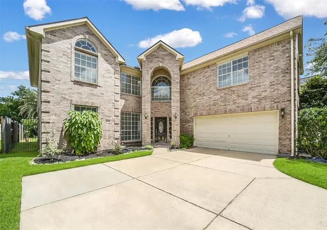 2nd image of 2723 Sterling Fields Dr, Pearland, TX 77584 | MLS# 85134168