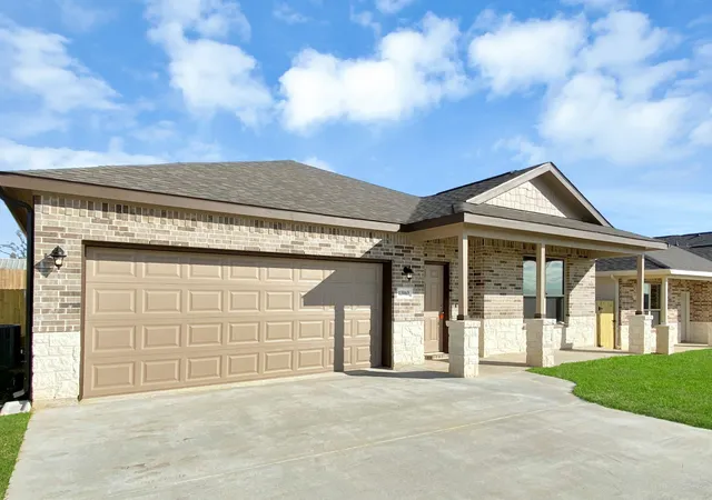 Photo 2 of Single family home for sale at 13063 Clear View Dr, Willis, TX 77318 | MLS# 61024035 | Listing updated on 2026-08-18