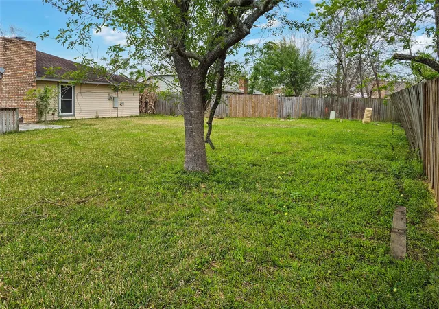 23rd image of 103 Ironwood St, Lake Jackson, TX 77566 | MLS# 57457127
