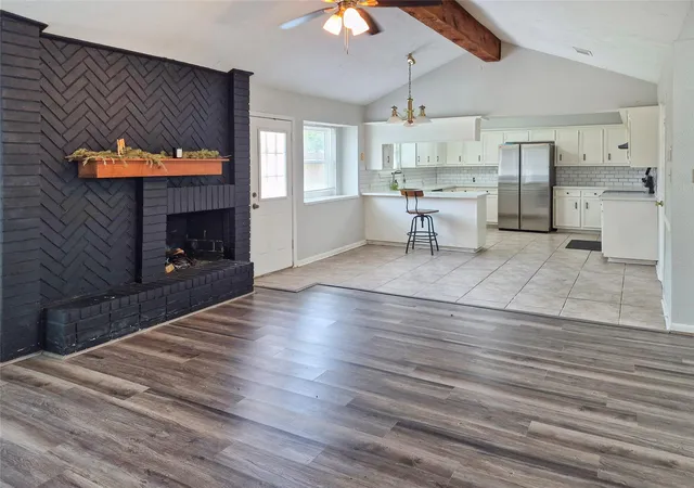 2nd image of 103 Ironwood St, Lake Jackson, TX 77566 | MLS# 57457127