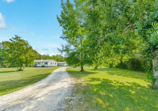 Photo 1 of Sale Pending at 302 Britt Bailey Blvd, Angleton, TX 77515 | MLS# 7877390 | Listing updated on 2026-09-18