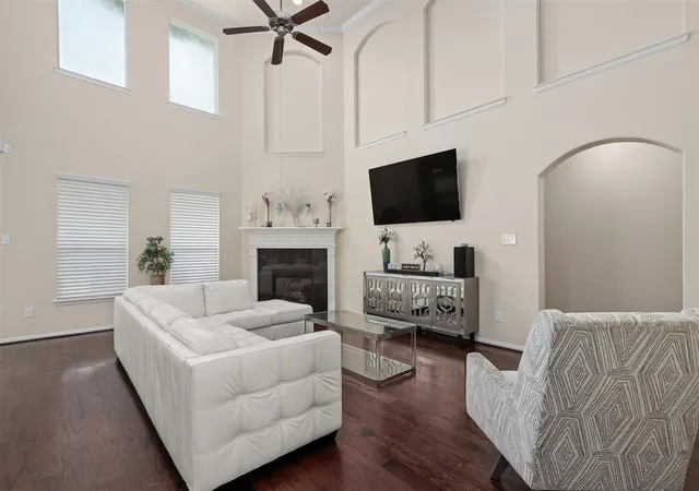 Photo 4 of Single family home for sale at 4318 Parkview Ter Ln, Dickinson, TX 77539 | MLS# 74886467 | Listing updated on 2026-08-10