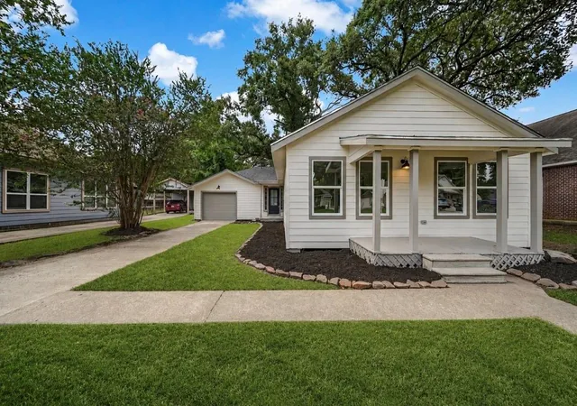 2nd image of 717 Clayton St, Tomball, TX 77375 | MLS# 77468121