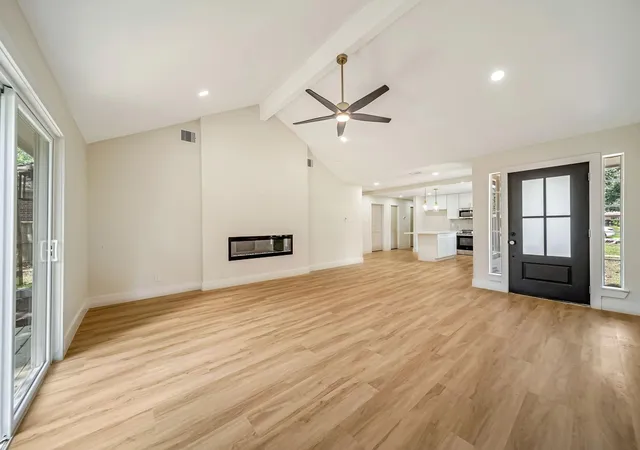 3rd image of 717 Clayton St, Tomball, TX 77375 | MLS# 77468121