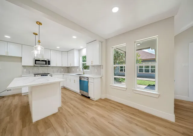 5th image of 717 Clayton St, Tomball, TX 77375 | MLS# 77468121