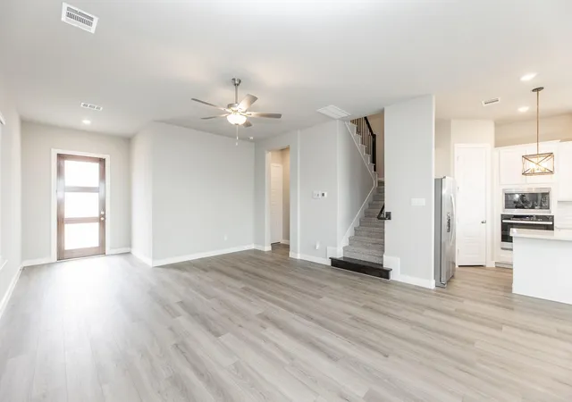 3rd image of 3011 Valley Peak Dr, Houston, TX 77063 | MLS# 13057098