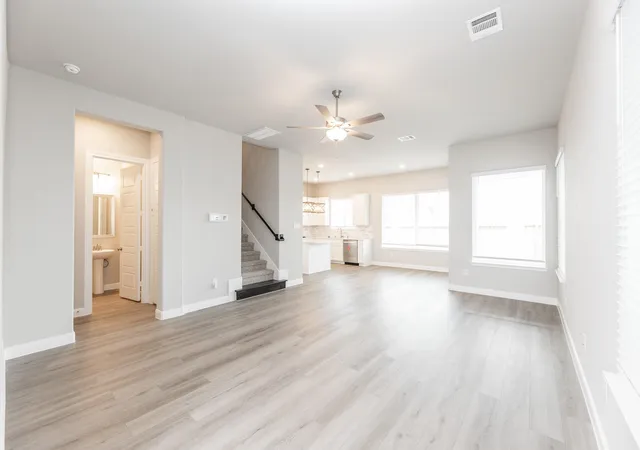 5th image of 3011 Valley Peak Dr, Houston, TX 77063 | MLS# 13057098
