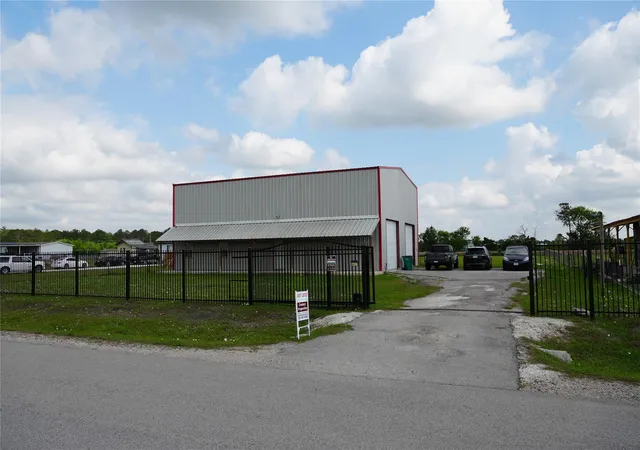2nd image of 8417 Los Robles Ave, Alvin, TX 77511 | MLS# 3547189