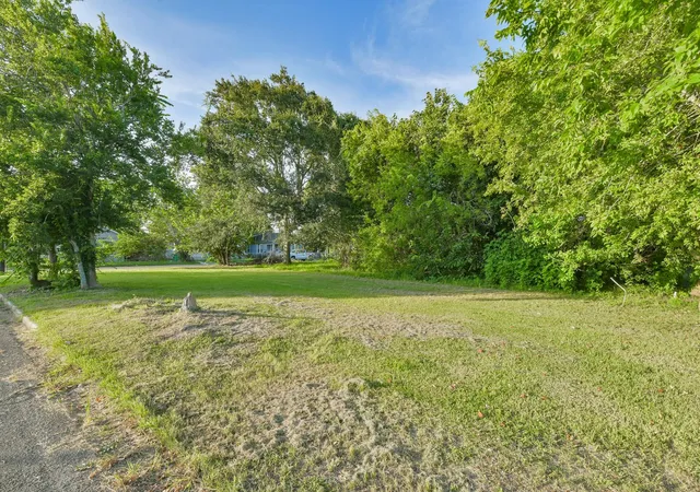 Photo 1 of Land for sale at 613 W Nazro St, Baytown, TX 77520 | MLS# 55577270 | Listing updated on 2026-09-15