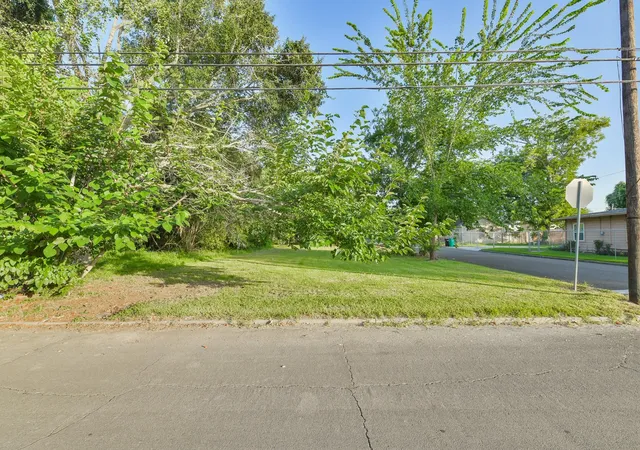 Photo 3 of Land for sale at 613 W Nazro St, Baytown, TX 77520 | MLS# 55577270 | Listing updated on 2026-09-15