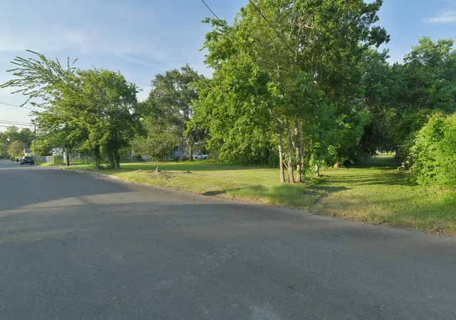 Photo 4 of Land for sale at 613 W Nazro St, Baytown, TX 77520 | MLS# 55577270 | Listing updated on 2026-09-15