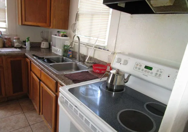Listing Photo 5 - Condo for sale in building located at 3705 Winnie, Galveston, TX 77550