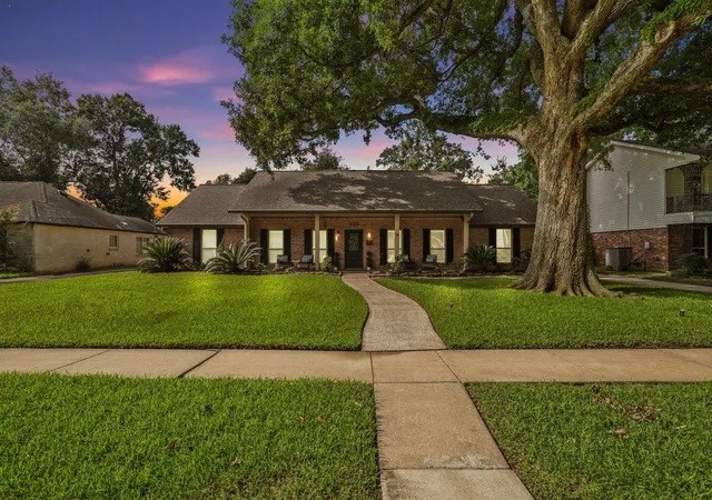 3rd image of 330 Bayou View Dr, Seabrook, TX 77586 | MLS# 30848386