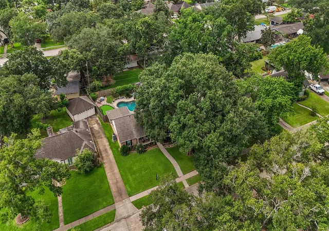 5th image of 330 Bayou View Dr, Seabrook, TX 77586 | MLS# 30848386