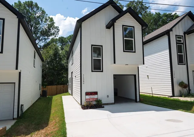 Photo 3 of Single family home for sale at 11380 Underwood St, Willis, TX 77318 | MLS# 21751300 | Listing updated on 2026-08-06