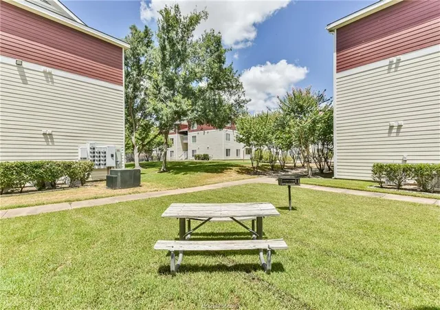 2nd image of 529 Sw Pkwy Pkwy, College Station, TX 77840