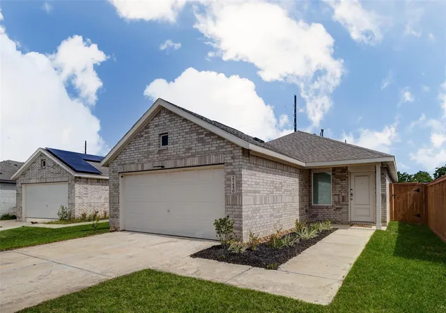 Photo 2 of Single family home for sale at 27450 Sweetwater Bay Dr, Katy, TX 77493 | MLS# 87144581 | Listing updated on 2026-08-17