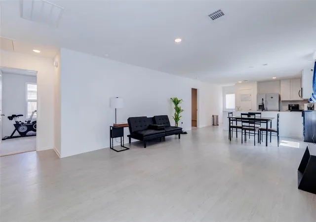 Photo 4 of Single family home for sale at 27450 Sweetwater Bay Dr, Katy, TX 77493 | MLS# 87144581 | Listing updated on 2026-08-17