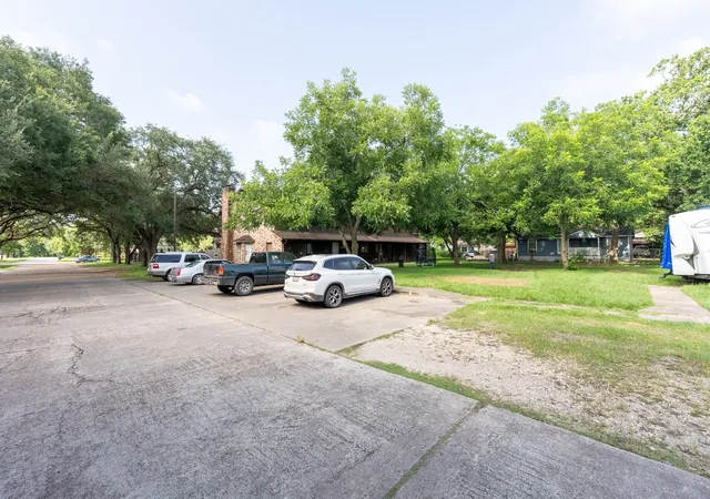 Listing Photo 4 - Condo for sale in building located at 2308th Ave L, Bay City, TX 77414