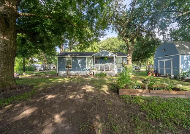 Listing Photo 5 - Condo for sale in building located at 2308th Ave L, Bay City, TX 77414