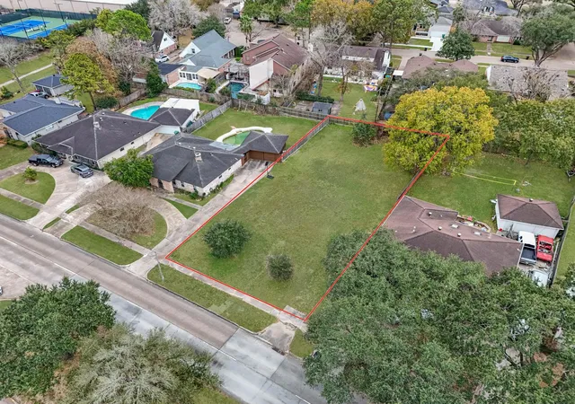 Photo 3 of Sale Pending at 5715 S Braeswood Blvd, Houston, TX 77096 | MLS# 63911746 | Listing updated on 2026-09-11