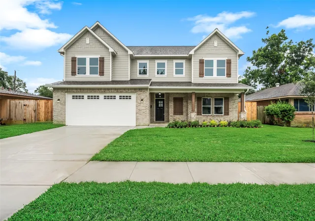 Photo 2 of Single family home for sale at 8025 Cedel Dr, Houston, TX 77055 | MLS# 43594865 | Listing updated on 2026-09-02