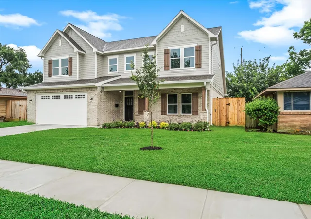 Photo 3 of Single family home for sale at 8025 Cedel Dr, Houston, TX 77055 | MLS# 43594865 | Listing updated on 2026-09-02