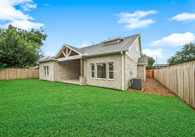 Photo 4 of Single family home for sale at 8025 Cedel Dr, Houston, TX 77055 | MLS# 43594865 | Listing updated on 2026-09-02