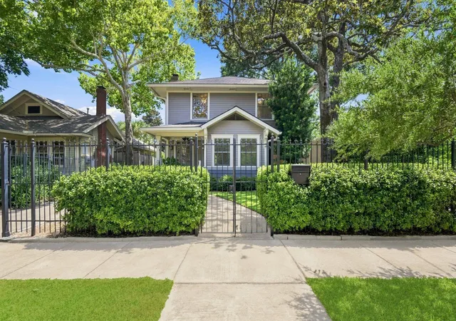 1st image of 611 W Main St, Houston, TX 77006 | MLS# 92864120