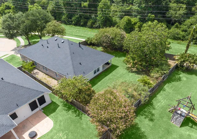 Photo 3 of Sale Pending at 20018 Queens Oak Ct, Spring, TX 77379 | MLS# 95225030 | Listing updated on 2026-09-21