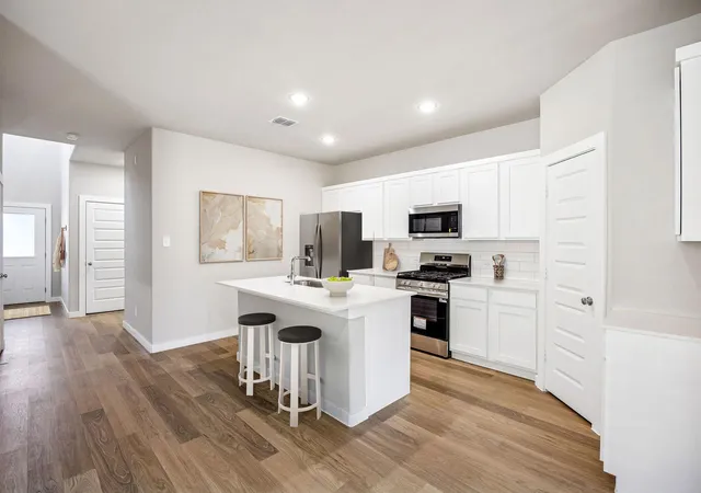 Photo 4 of Single family home for sale at 1128 Pine Rivage Dr, Huffman, TX 77336 | MLS# 17643230 | Listing updated on 2026-07-18