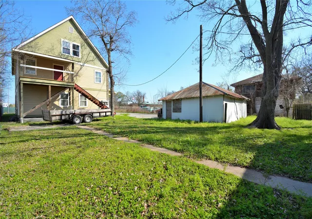 Photo 3 of Multi family home for sale at 3808 Dover St, Houston, TX 77087 | MLS# 5981108 | Listing updated on 2026-08-01