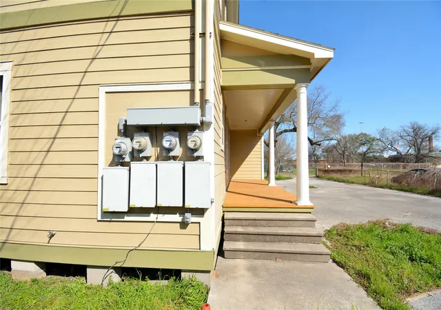Photo 4 of Multi family home for sale at 3808 Dover St, Houston, TX 77087 | MLS# 5981108 | Listing updated on 2026-08-01