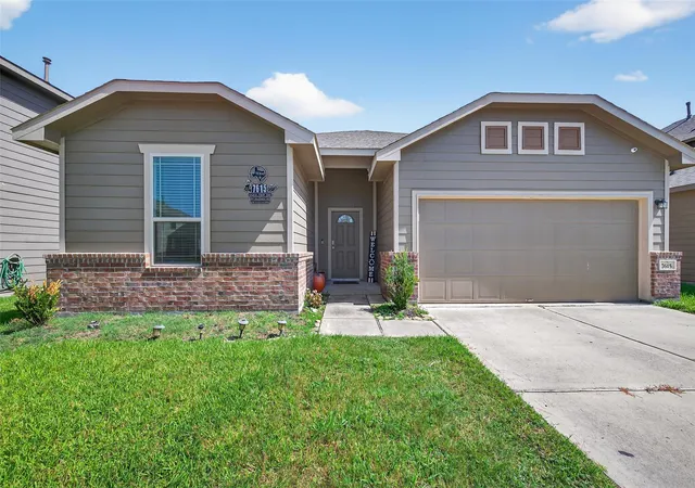 Photo 2 of Single family home for sale at 7615 Nevaeh Crst Path, Houston, TX 77016 | MLS# 61683288 | Listing updated on 2026-03-22