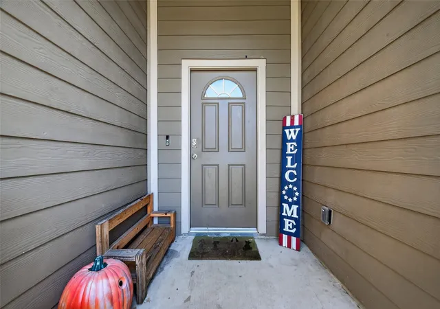 Photo 4 of Single family home for sale at 7615 Nevaeh Crst Path, Houston, TX 77016 | MLS# 61683288 | Listing updated on 2026-03-22