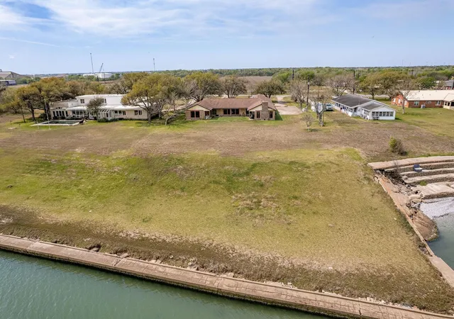 Photo 3 of Single family home for sale at 1640 S Virginia St, Port Lavaca, TX 77979 | MLS# 17295745 | Listing updated on 2026-04-09