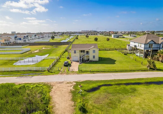 Photo 4 of Single family home for sale at 10411 Wern Rd, Galveston, TX 77554 | MLS# 68483532 | Listing updated on 2026-09-08