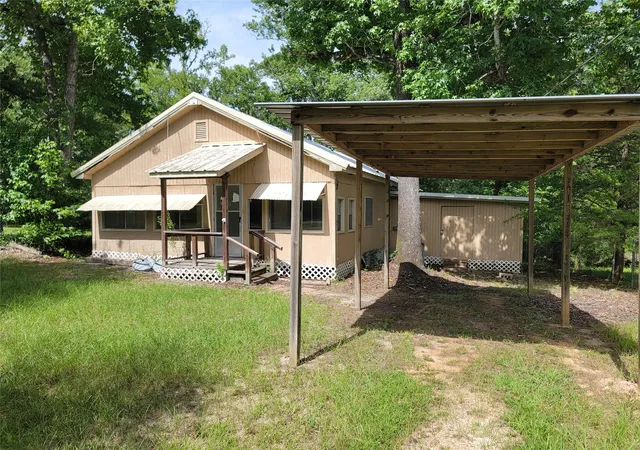 Photo 2 of Single family home for sale at 156 White Oak Cir, Trinity, TX 75862 | MLS# 72930747 | Listing updated on 2026-08-31