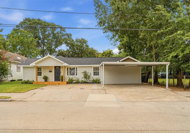3rd image of 1001 Joseph St, Pasadena, TX 77506 | MLS# 37843961